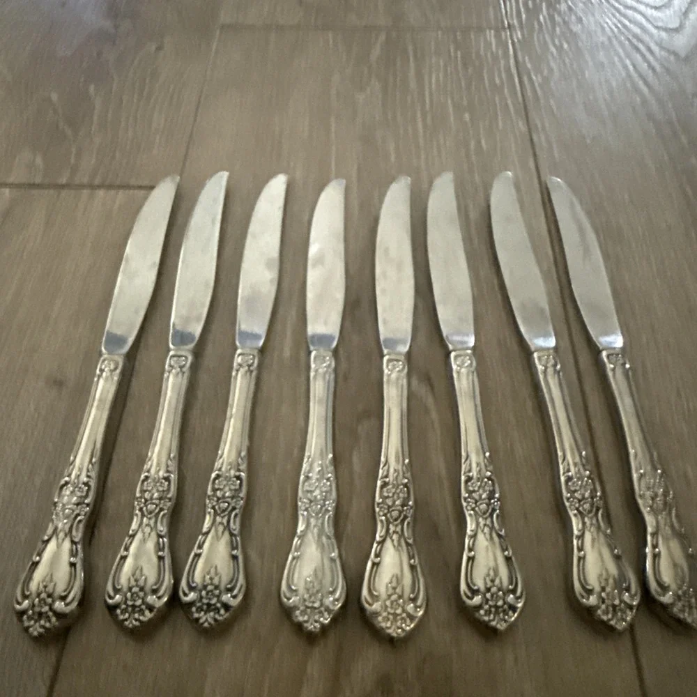 8 Dinner Knives Oneida Distinction Deluxe HH Kennett‎ Square Flatware